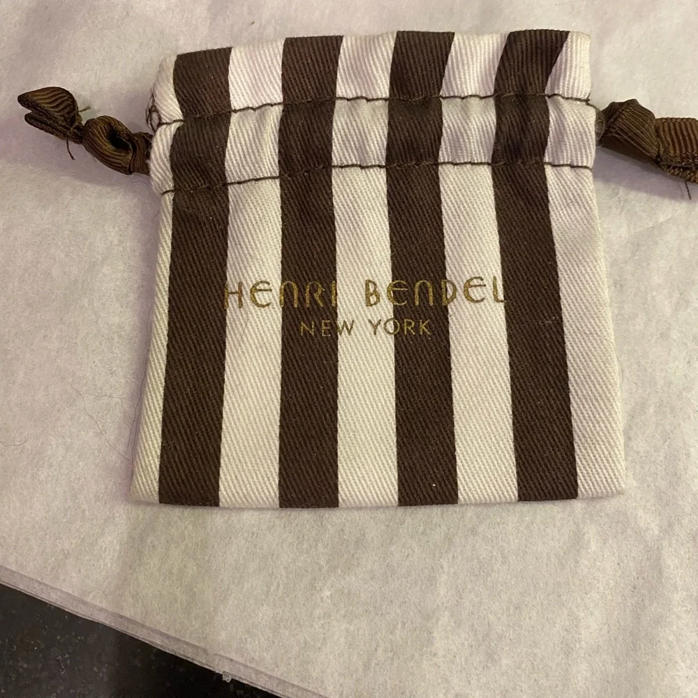 Henri Bendel Pouch - Picture 1 of 2